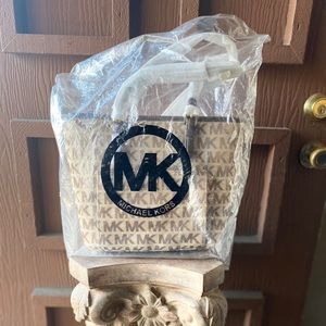 BRAND NEW NEVER USED Michael Kors bag